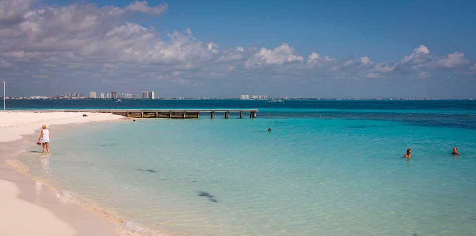 mar azul praia em cancun