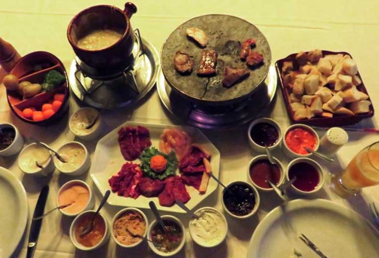 Fondue, café colonial, chocolate e restaurantes em Gramado