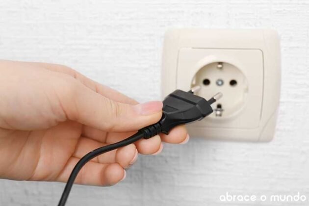 Tomada em Portugal: modelo, voltagem e melhor adaptador - Abrace o Mundo